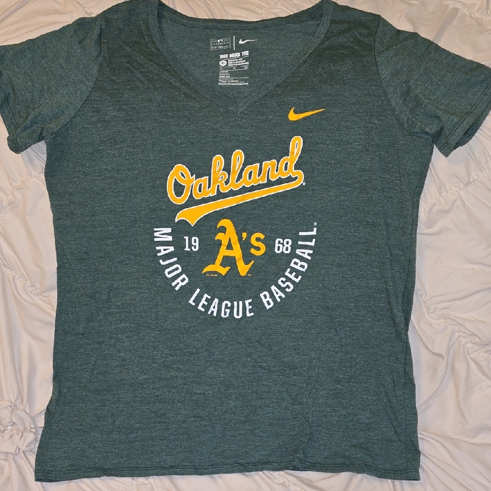 Nike Oakland A's V-Neck Athletic Cut Tee MLB Apparel XL NWOT